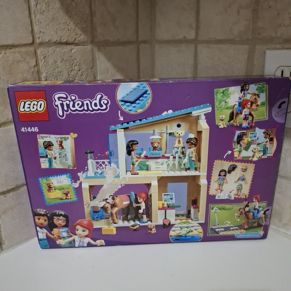 Lego Friends Heartlake City Vet Clinic - Picture 4 of 6